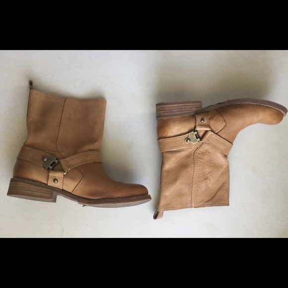 Gianni Bini Shoes - Gianni Bini Camel Leather Moto Boots Gianni Bini Shoes - Gianni Bini Camel Leather Moto Boots